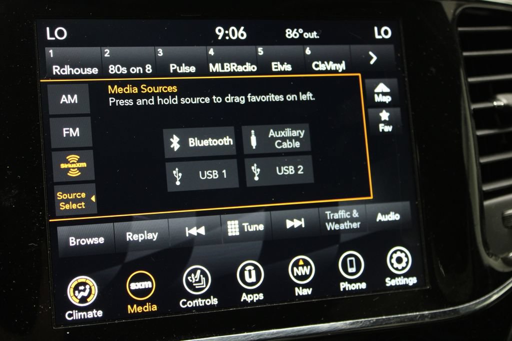 Used 2022 Jeep Grand Cherokee Laredo X RWD image 44