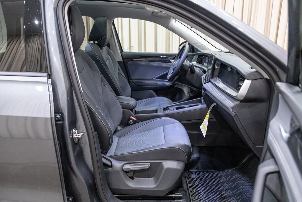 New 2026 Volkswagen Tiguan SE AWD/4WD image 11