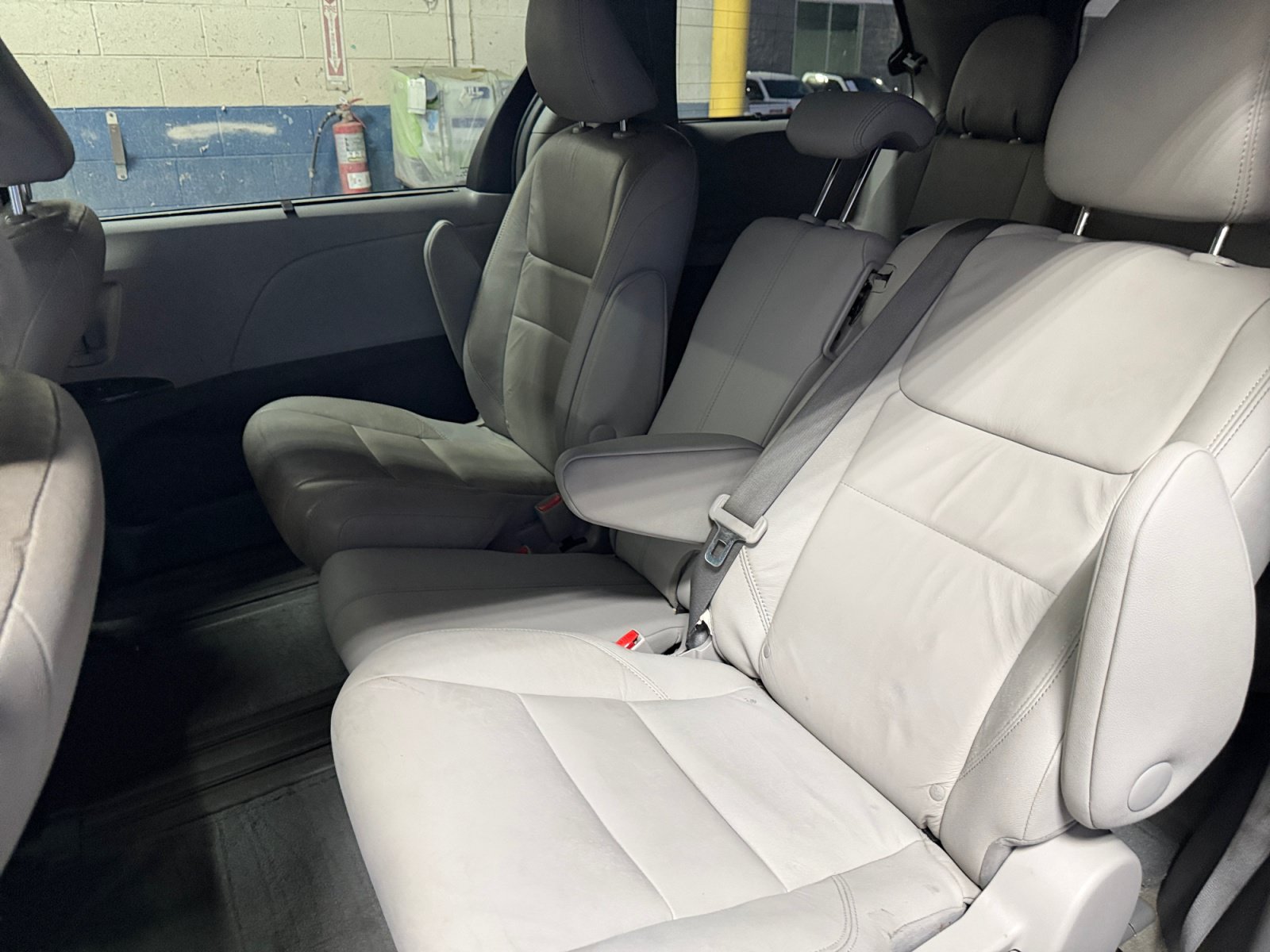 Used 2016 Toyota Sienna XLE FWD image 16