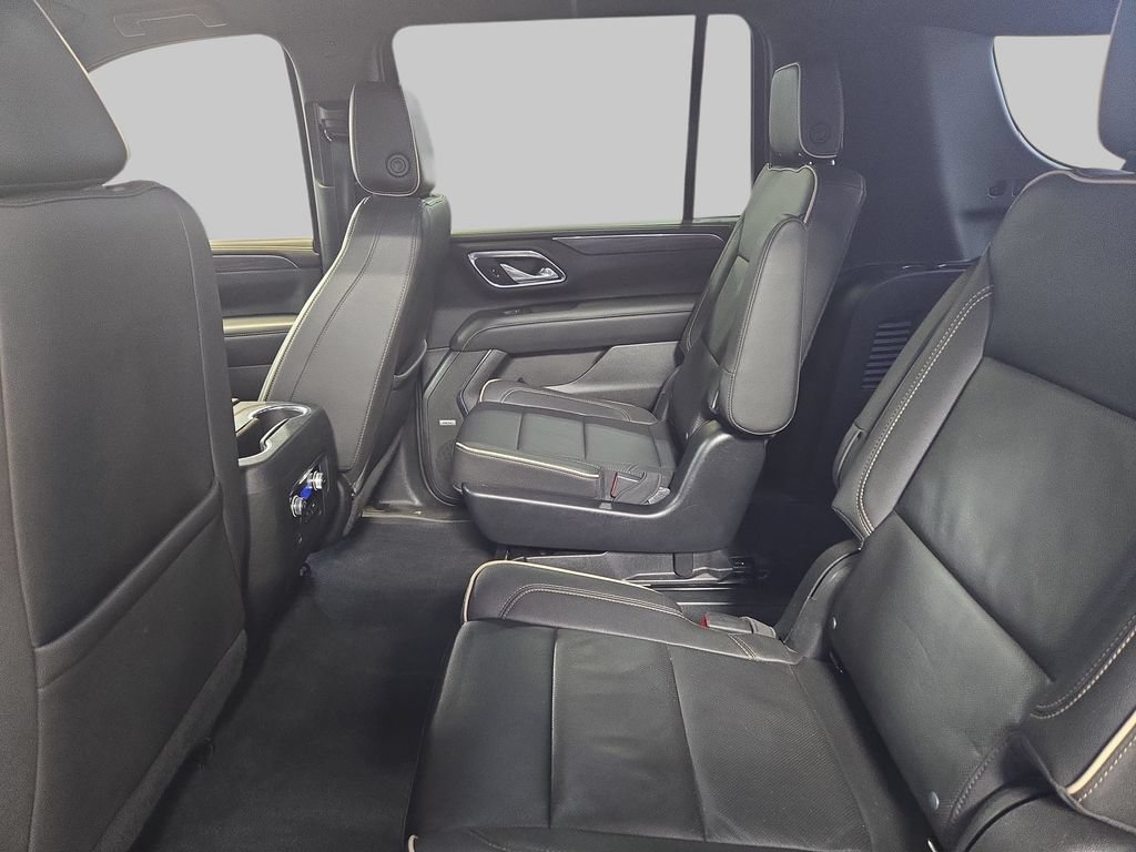 Used 2023 GMC Yukon XL SLT AWD/4WD image 17