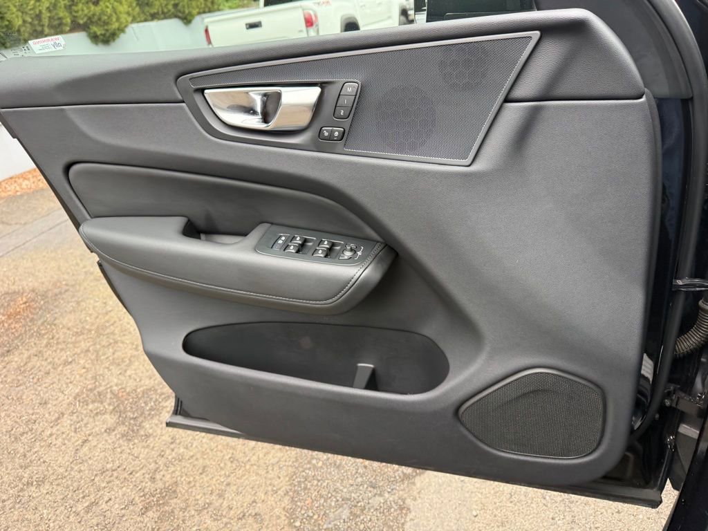 Used 2025 Volvo XC60 B5 Plus w/ Protection Package Premier image 23