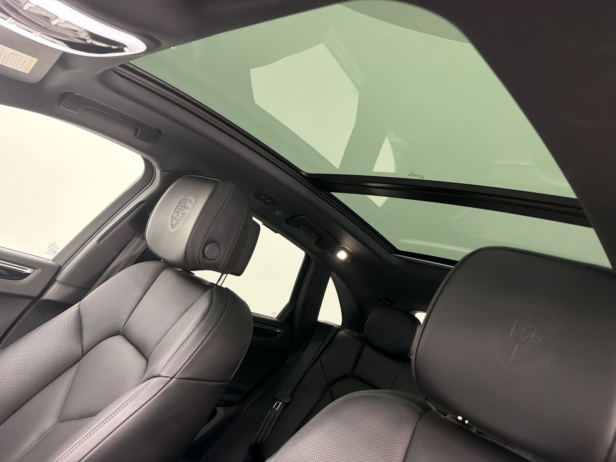 Used 2026 Porsche Macan AWD/4WD image 21