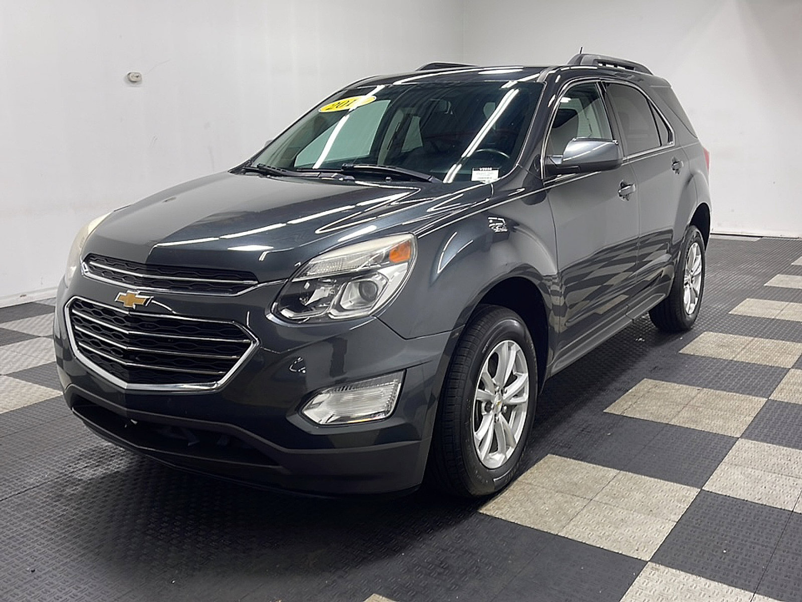 Used 2017 Chevrolet Equinox LT w/ Convenience Package FWD image 1