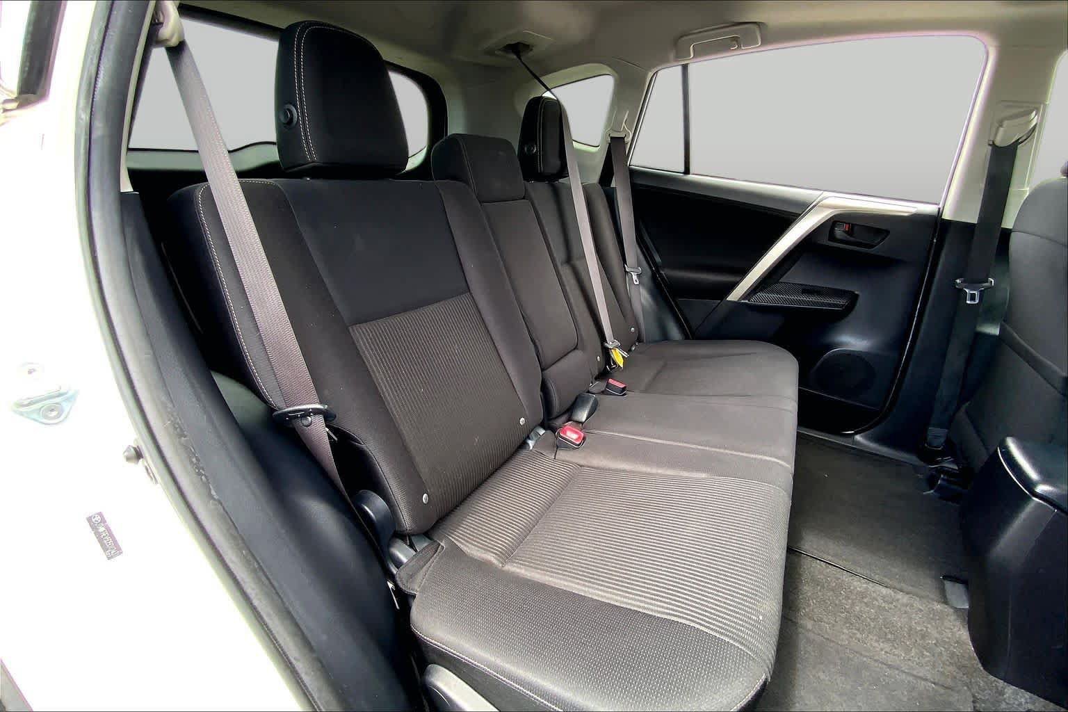 Used 2013 Toyota RAV4 XLE FWD image 19