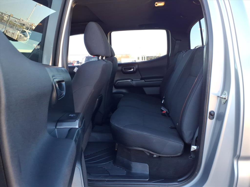 Used 2016 Toyota Tacoma TRD Off-Road image 16