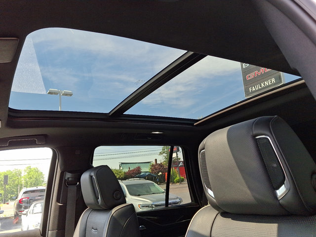 Used 2023 Cadillac Escalade Sport w/ LPO, ONYX Package AWD/4WD image 17