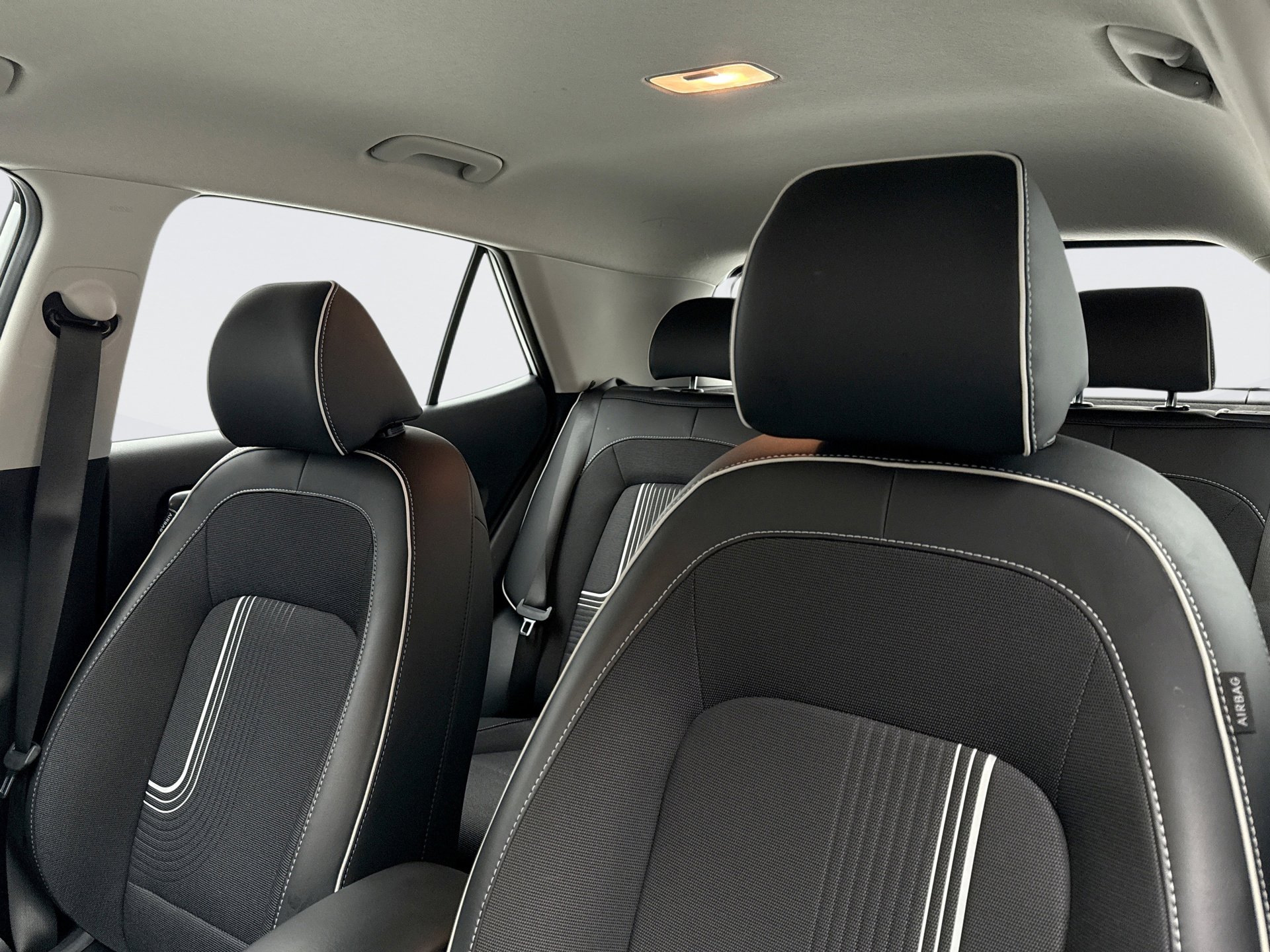 Used 2025 Hyundai Venue Limited image 15