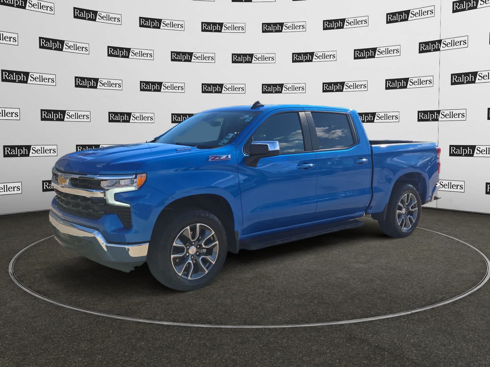 Used 2025 Chevrolet Silverado 1500 LT w/ Z71 Off-Road Package AWD/4WD image 2