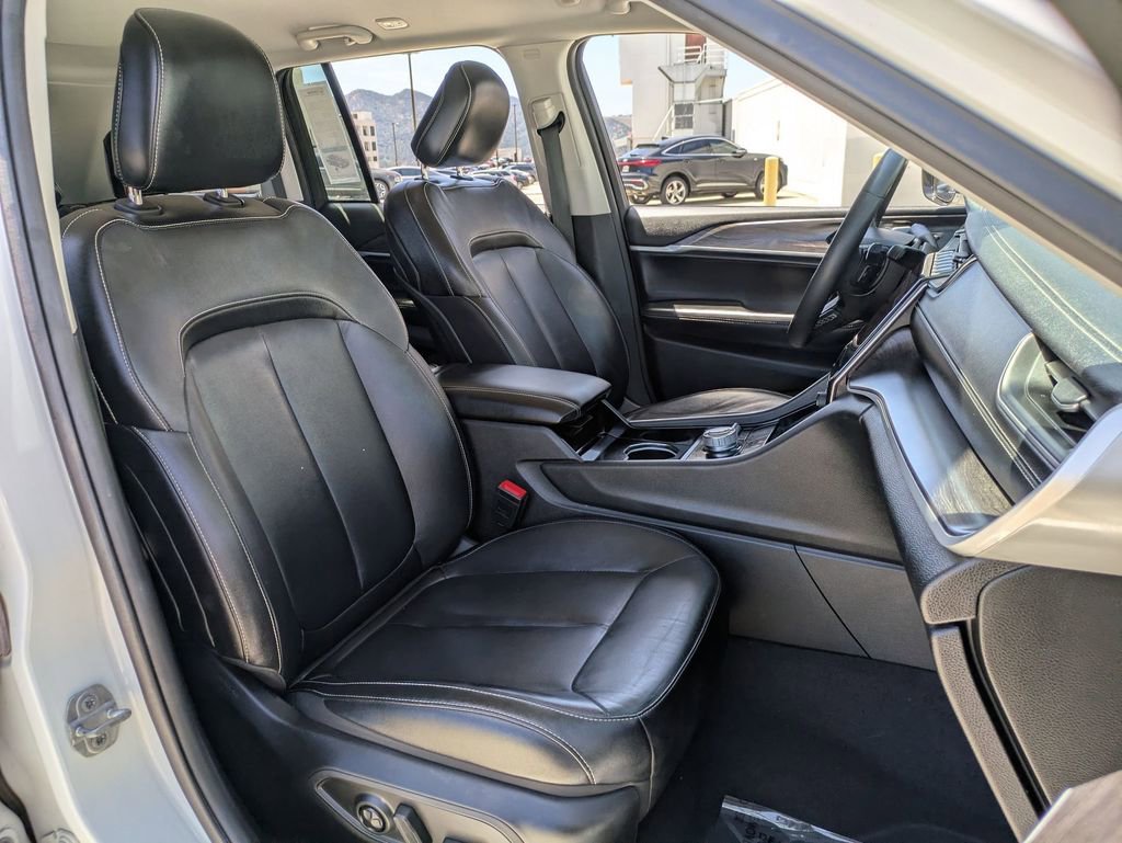 Used 2023 Jeep Grand Cherokee Limited AWD/4WD image 28