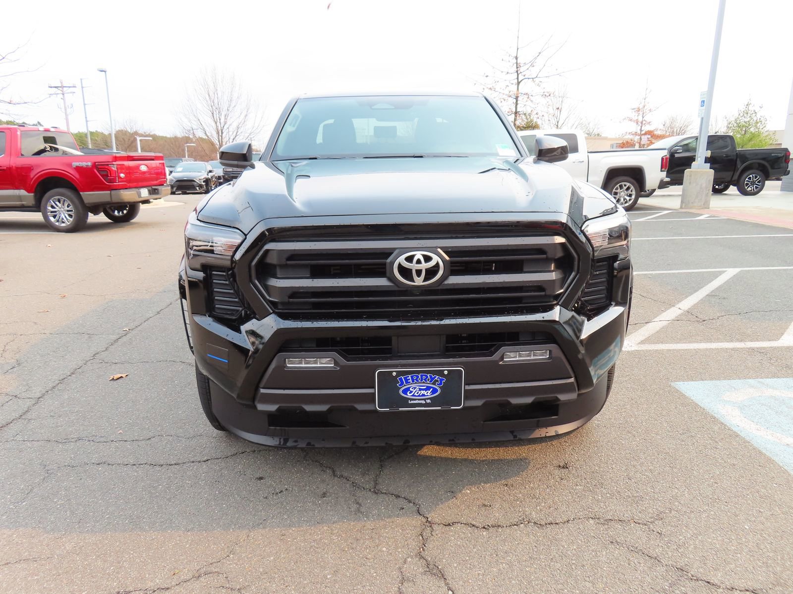 Used 2025 Toyota Tacoma SR5 image 2