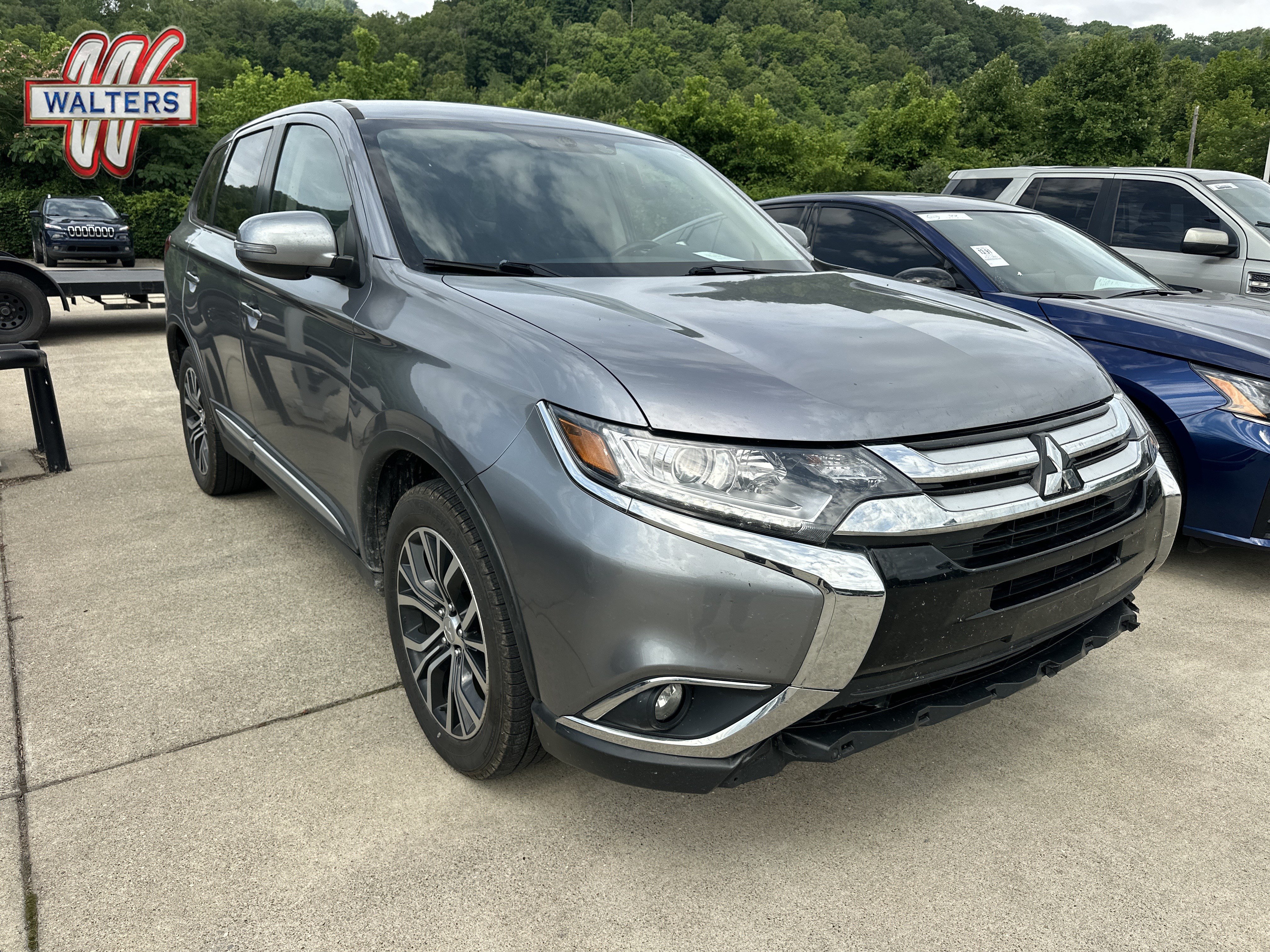 Used 2018 Mitsubishi Outlander SE AWD/4WD image 1