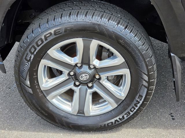 Used 2017 Toyota Tacoma Limited w/ Tow Package image 18