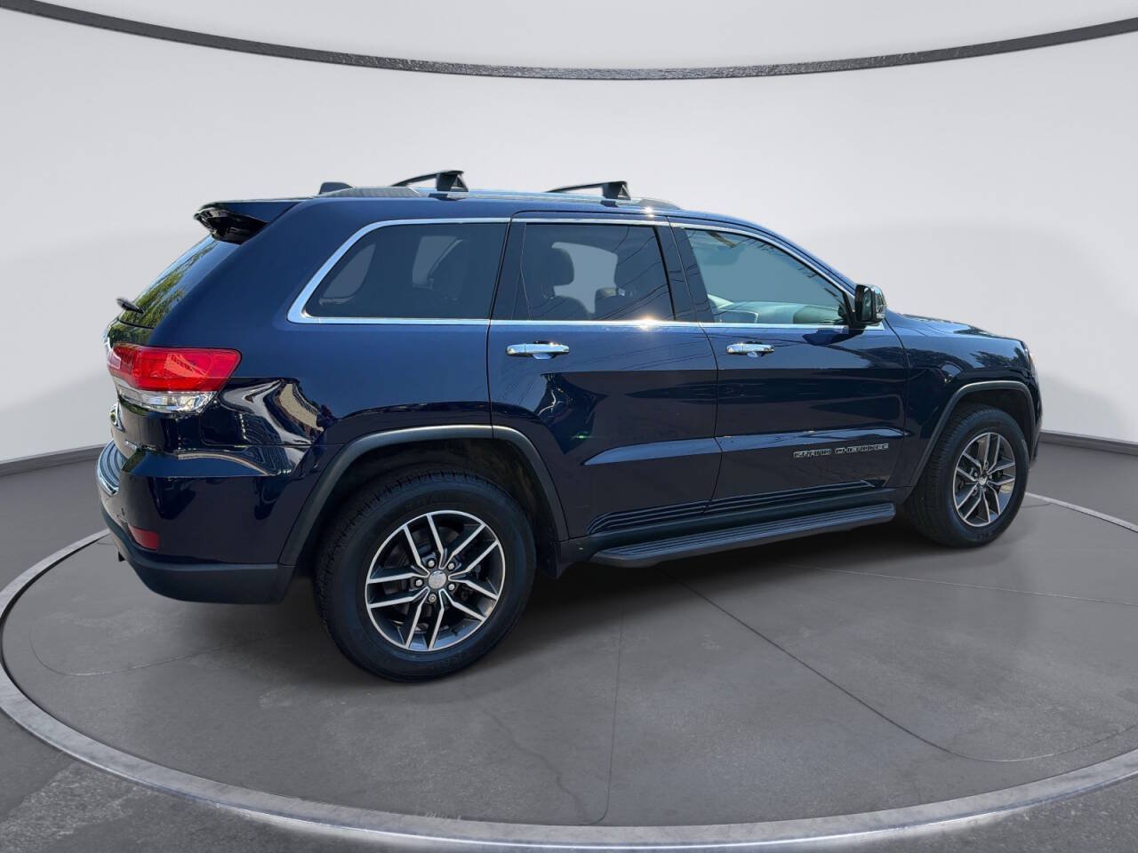 Used 2017 Jeep Grand Cherokee Limited AWD/4WD image 4