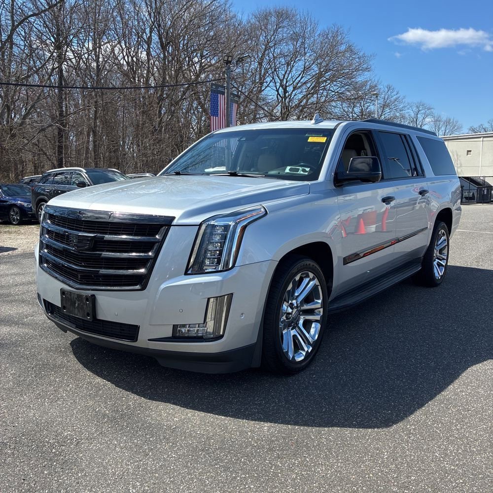 Used 2017 Cadillac Escalade ESV Luxury image 2