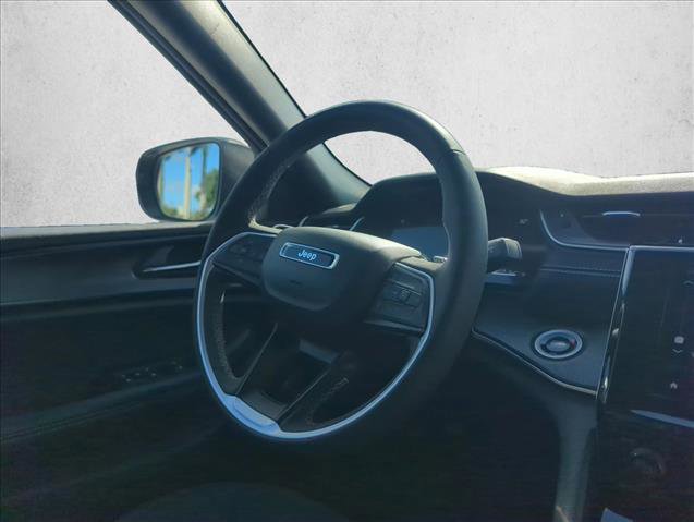 Used 2024 Jeep Grand Cherokee Laredo AWD/4WD image 19