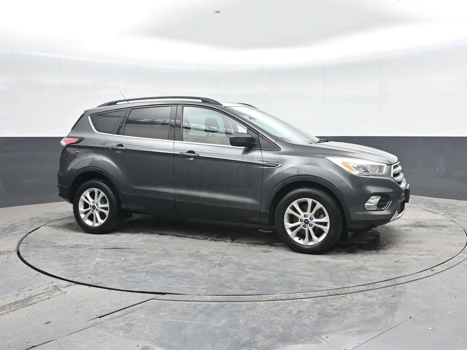 Used 2017 Ford Escape SE w/ Equipment Group 201A AWD/4WD image 8