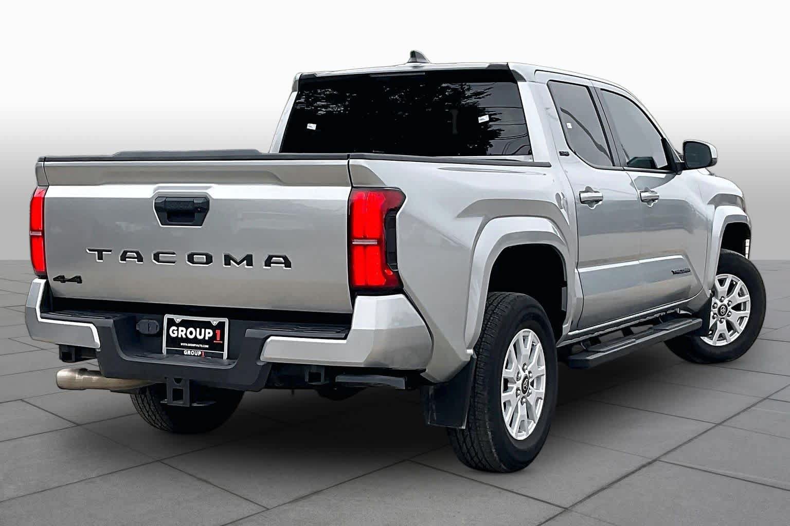 Used 2024 Toyota Tacoma SR5 AWD/4WD image 13