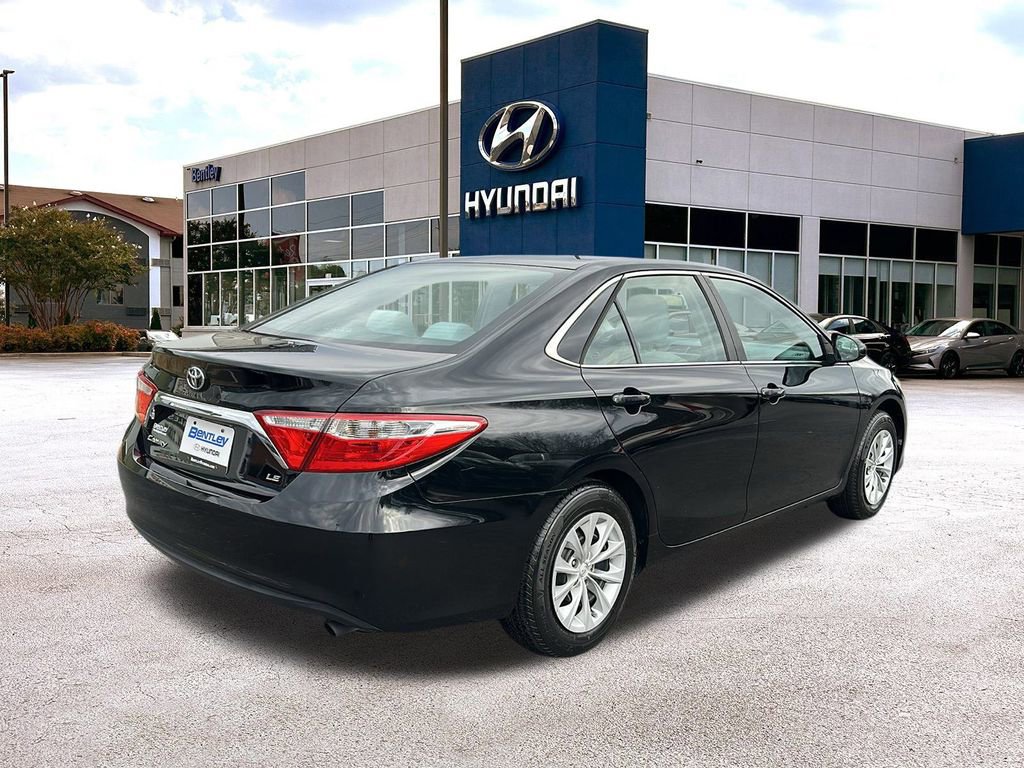 Used 2016 Toyota Camry LE image 5