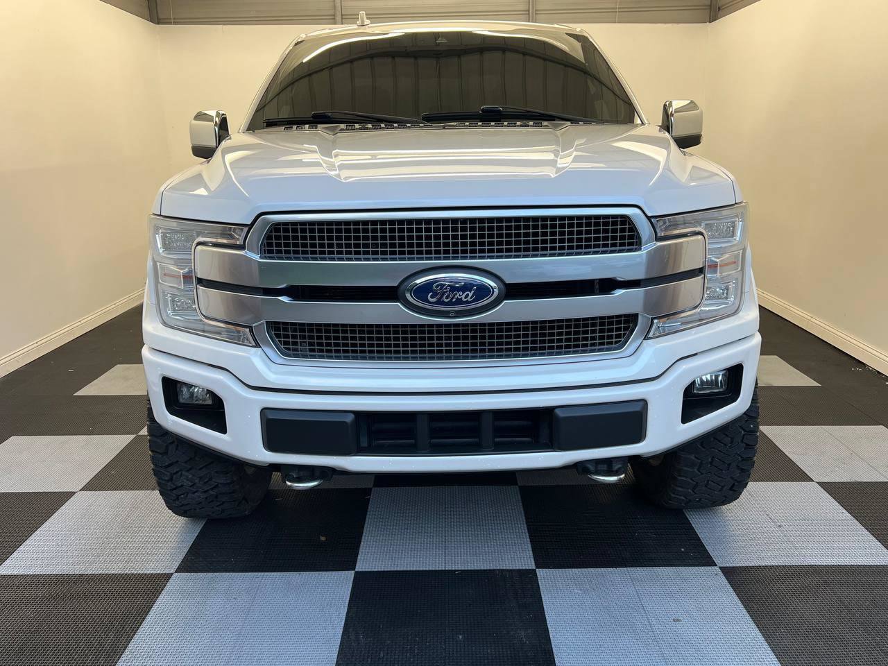 Used 2018 Ford F150 Platinum w/ Equipment Group 701A Luxury AWD/4WD image 2