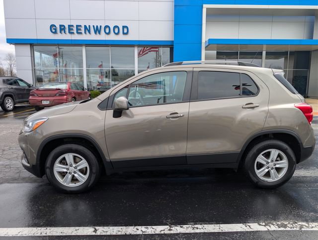 Used 2021 Chevrolet Trax LT w/ Driver Confidence Package image 2