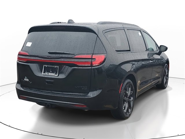 New 2026 Chrysler Pacifica Limited w/ Uconnect Theater Family Group image 4