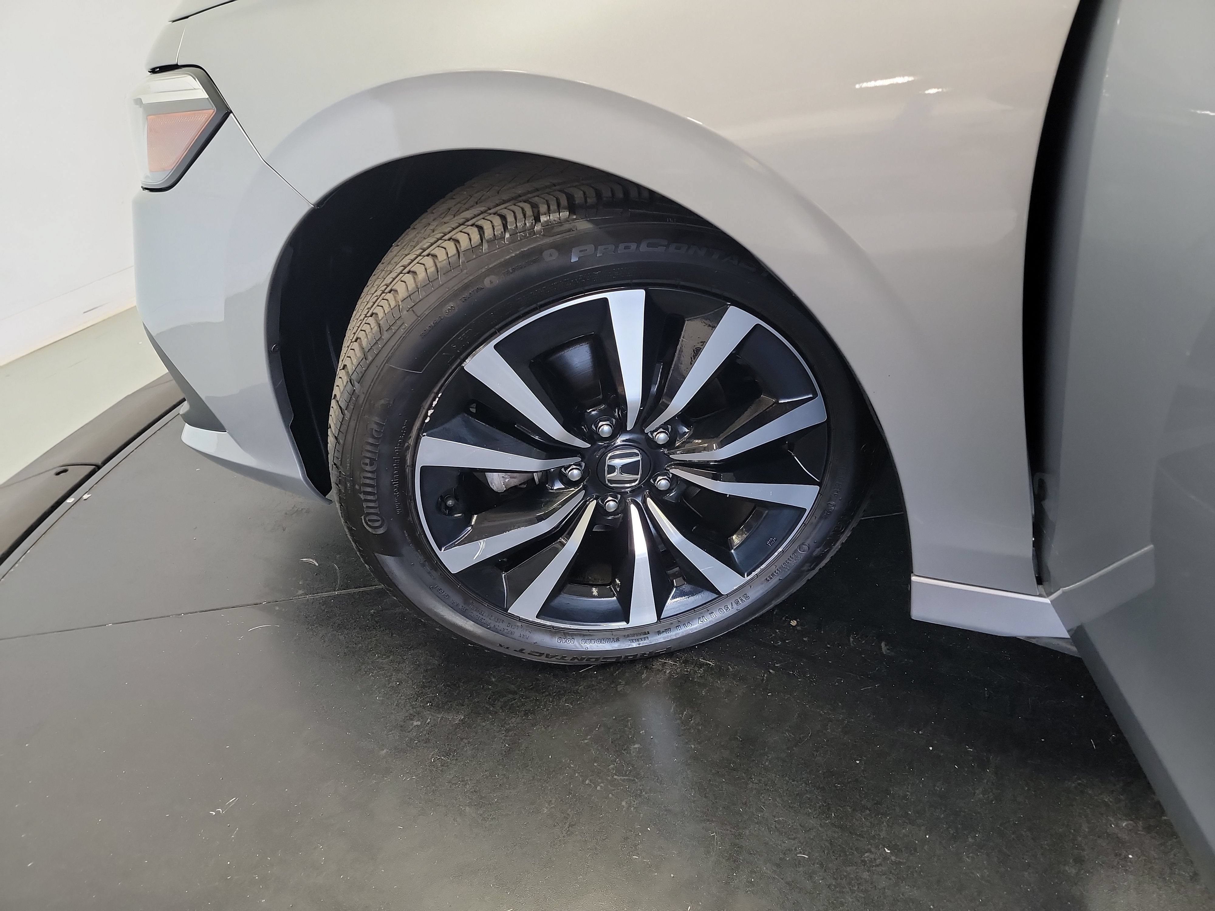Certified 2024 Honda Civic EX-L image 30