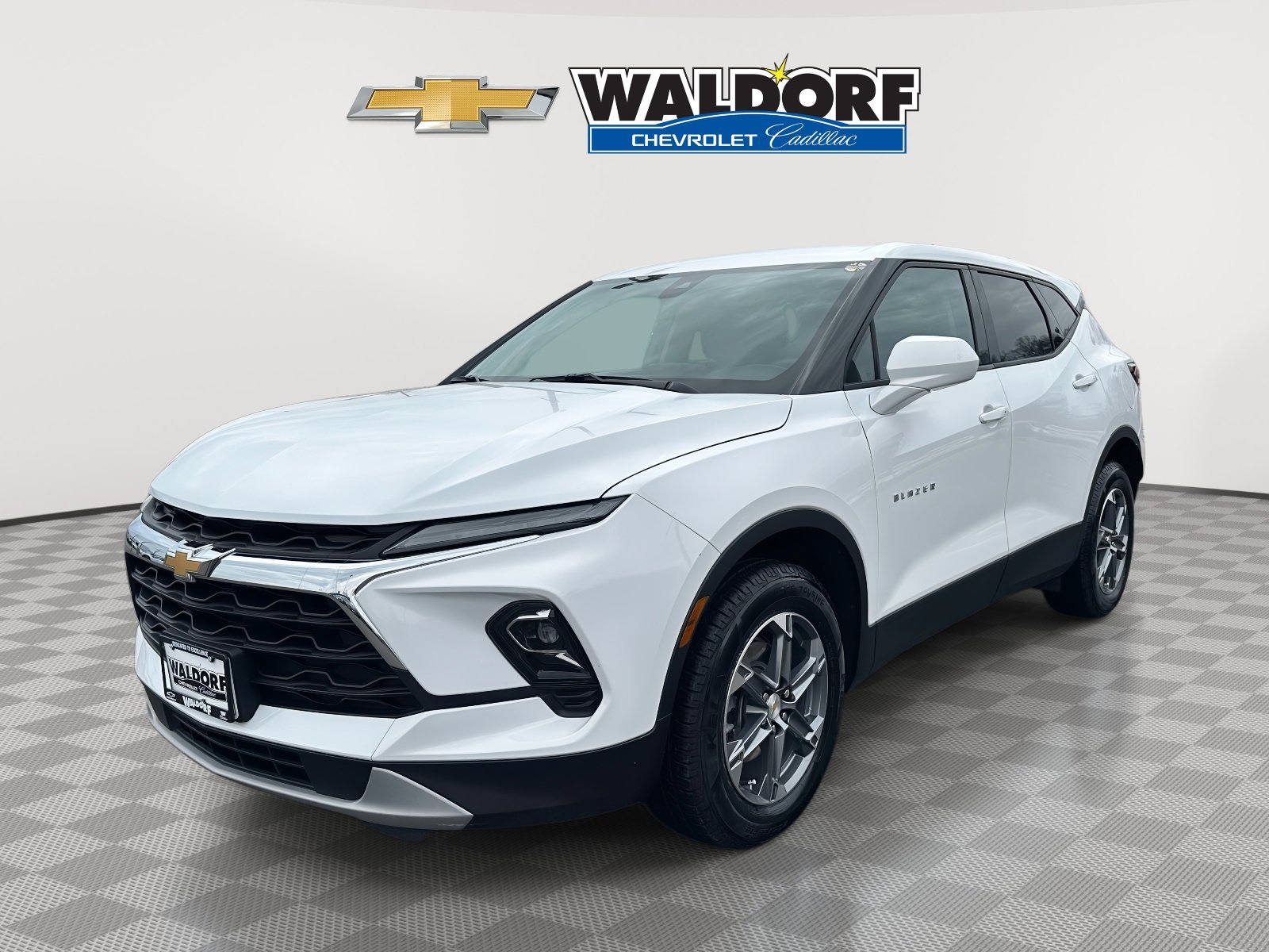 Used 2025 Chevrolet Blazer LT image 3