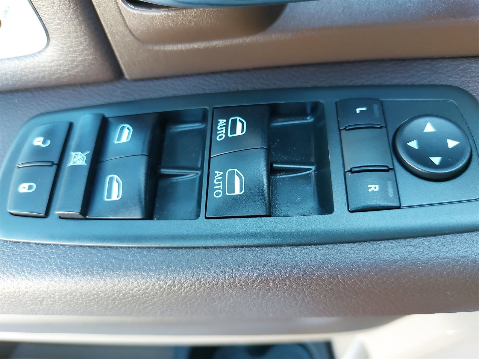 Used 2012 RAM 2500 Laramie w/ Protection Group image 33