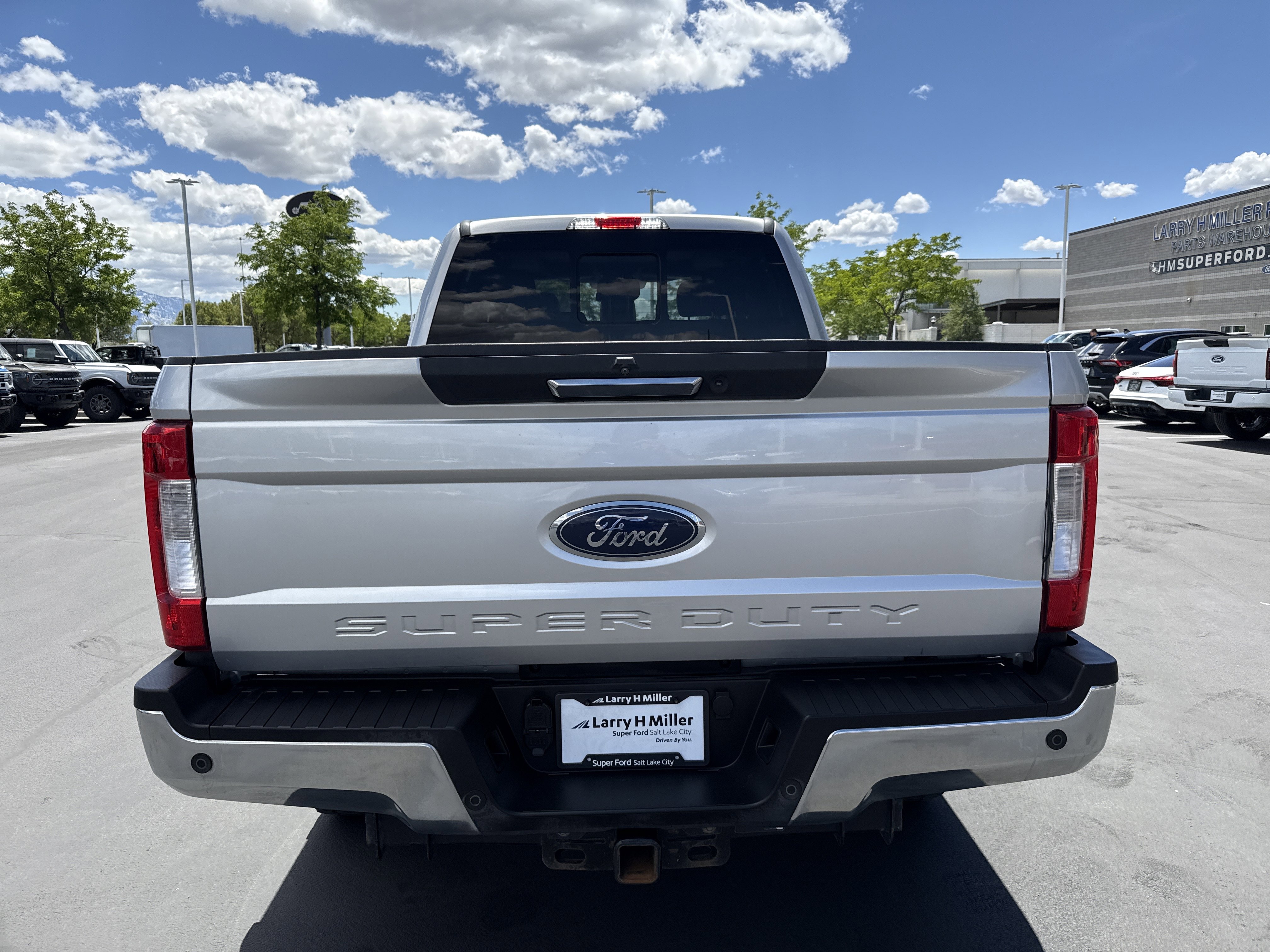 Used 2019 Ford F350 Lariat w/ Camper Package AWD/4WD image 5