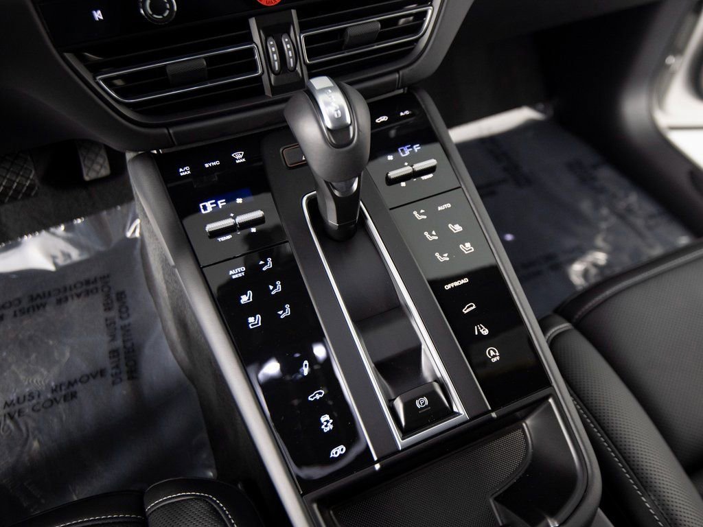 New 2026 Porsche Macan GTS image 28