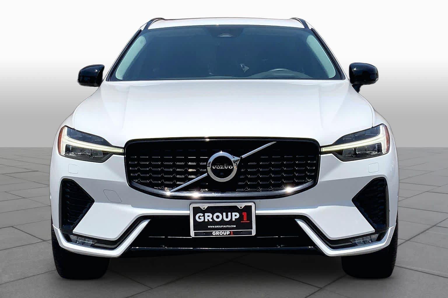 Used 2023 Volvo XC60 B5 Ultimate w/ Climate Package FWD image 4
