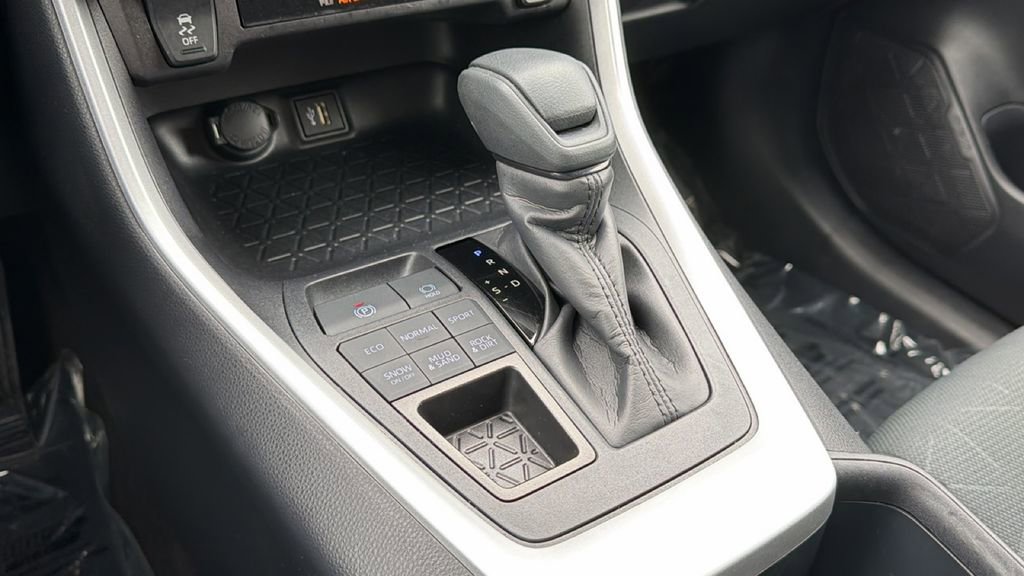 Certified 2025 Toyota RAV4 XLE image 31