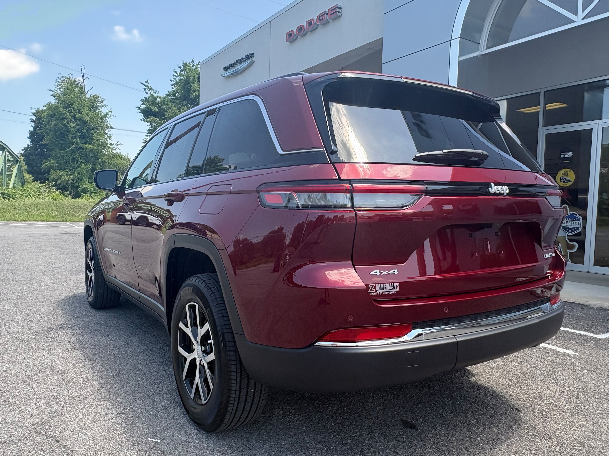 Certified 2024 Jeep Grand Cherokee Limited AWD/4WD image 9