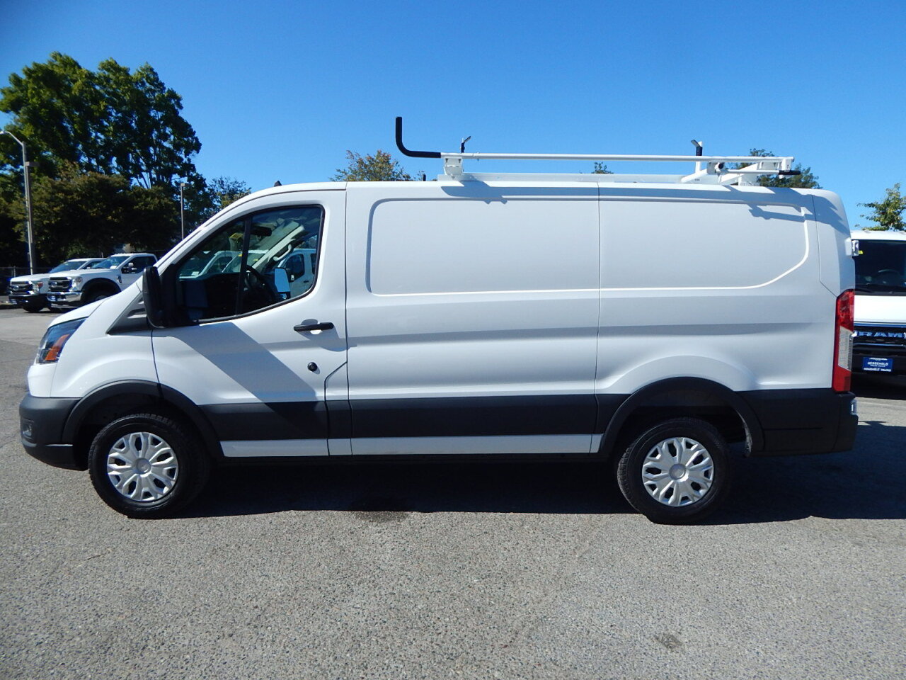 Used 2025 Ford Transit 250 Low Roof w/ Exterior Upgrade Package RWD image 5