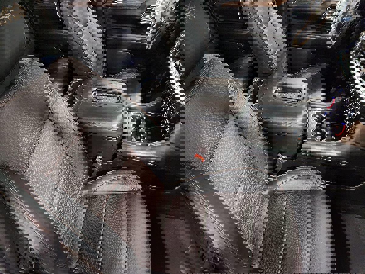 Used 2023 Chevrolet Suburban High Country image 31