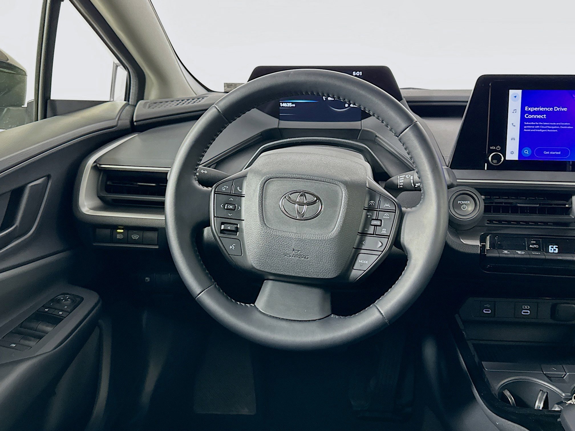 Used 2025 Toyota Prius LE image 18