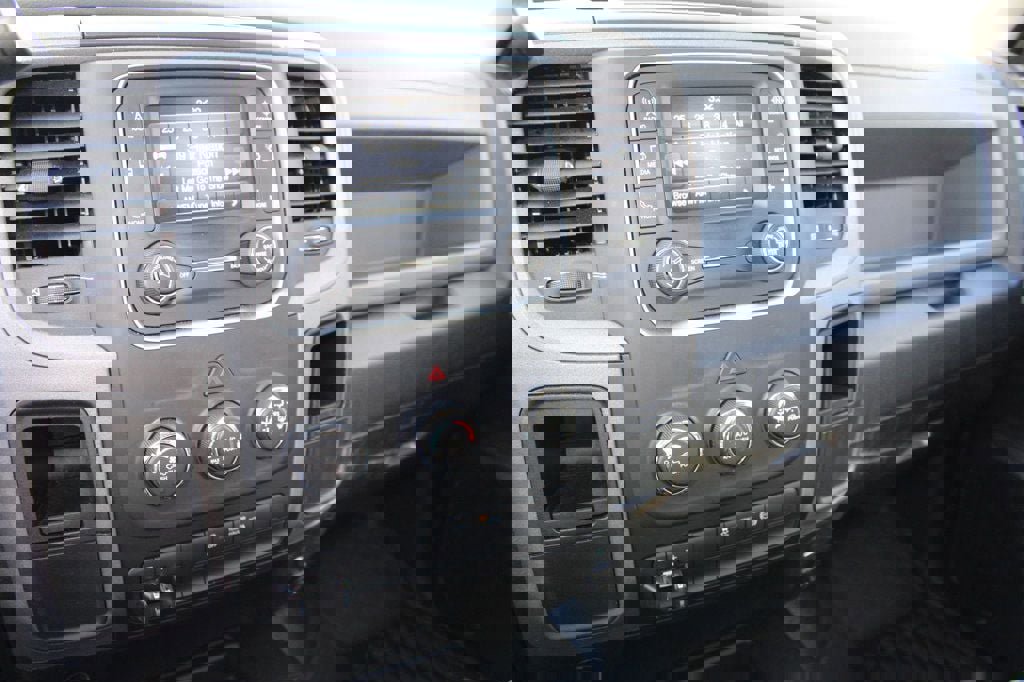 Used 2018 RAM 2500 Tradesman w/ Chrome Appearance Group image 17