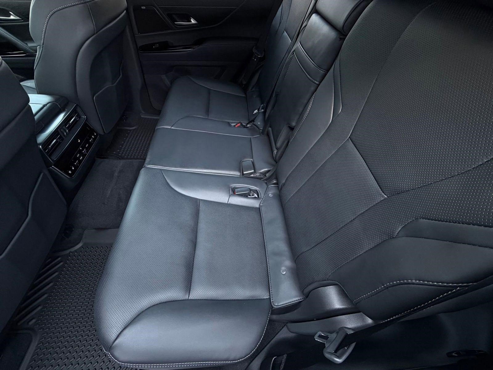 New 2026 Lexus LX 600 4WD w/ Premium Package image 24