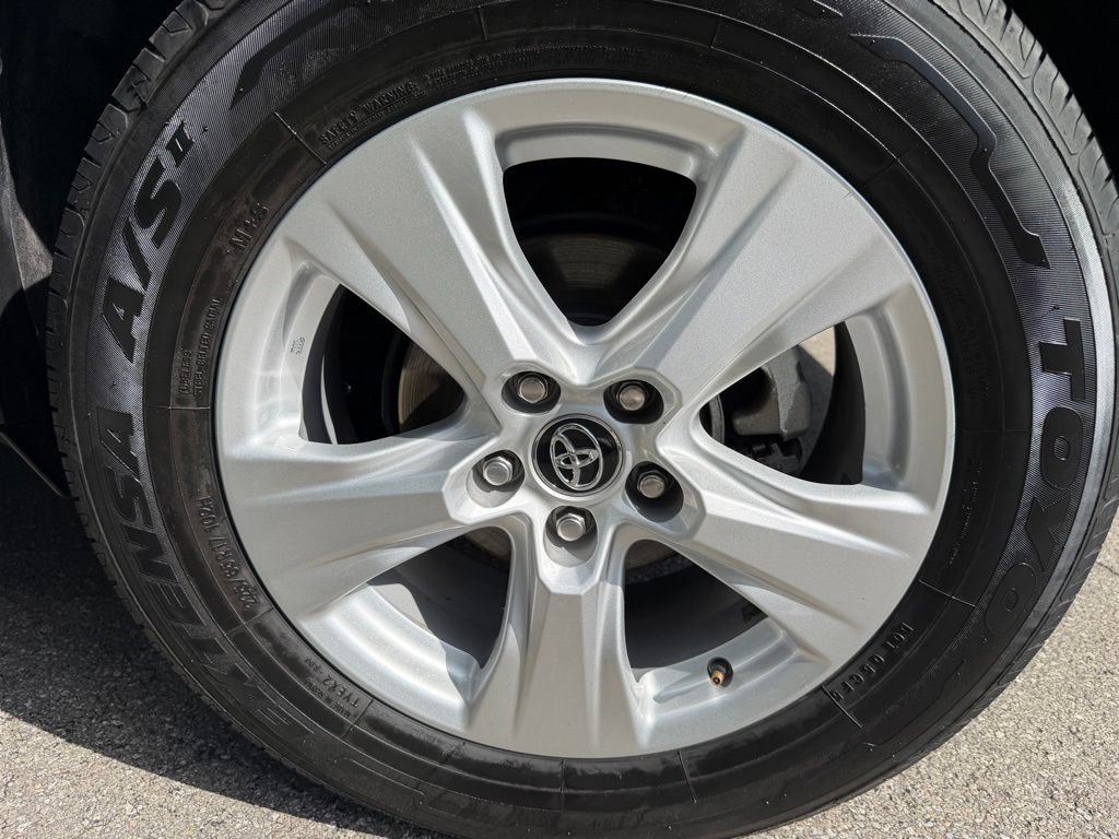 Used 2021 Toyota RAV4 XLE FWD image 26
