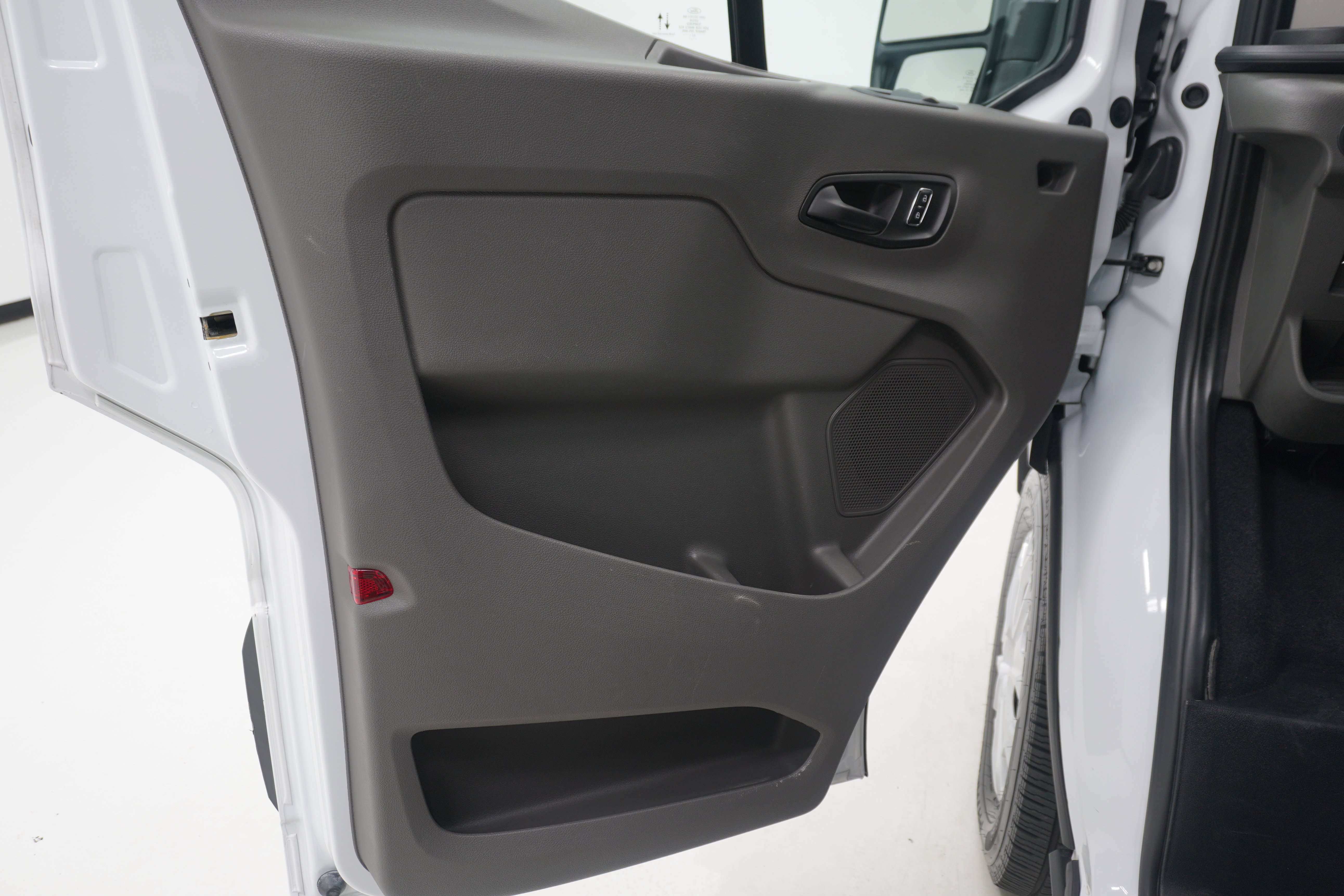 Used 2023 Ford Transit 350 XLT RWD image 10