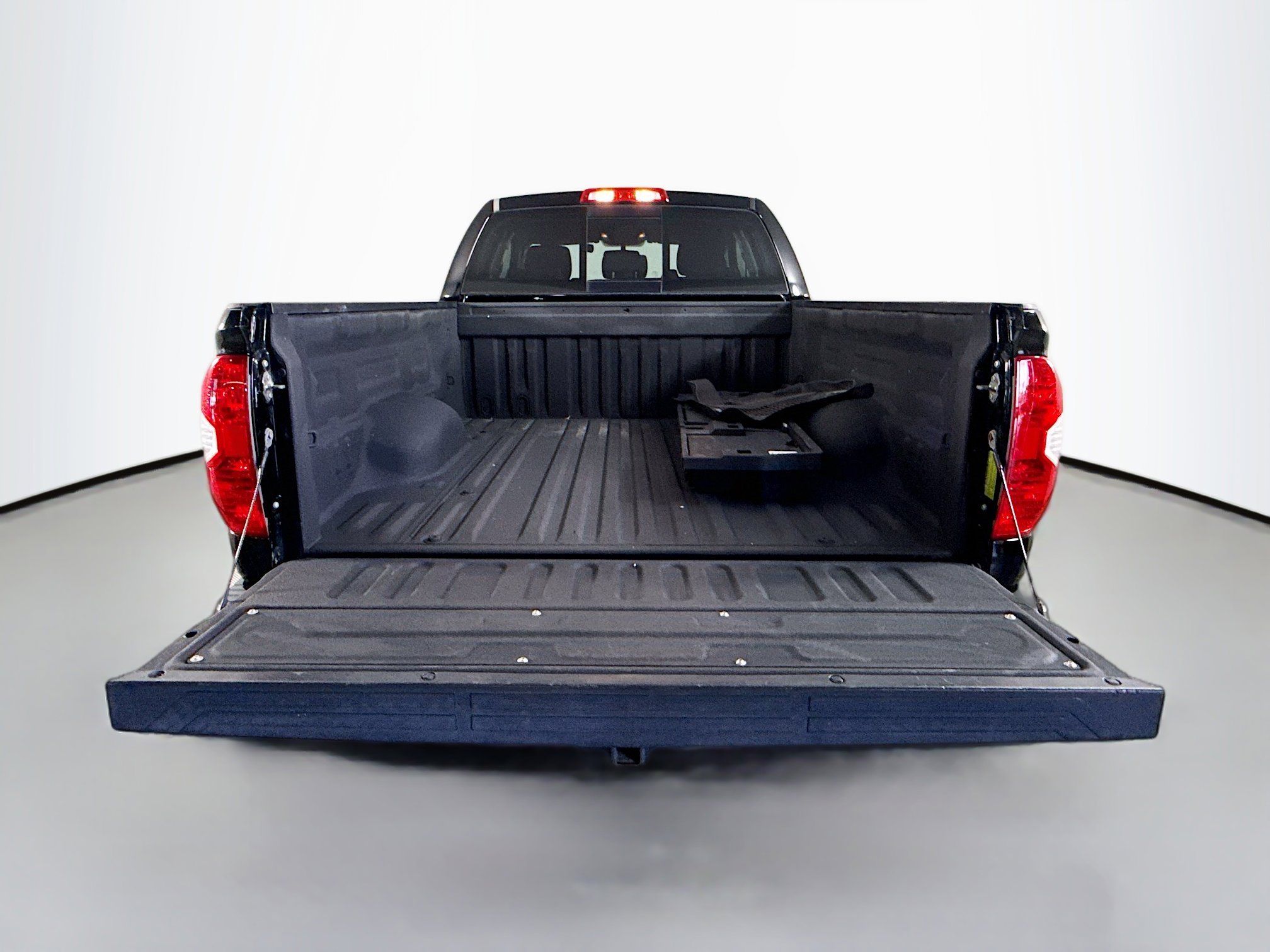 Used 2017 Toyota Tundra SR5 w/ SR5 Upgrade Package image 34