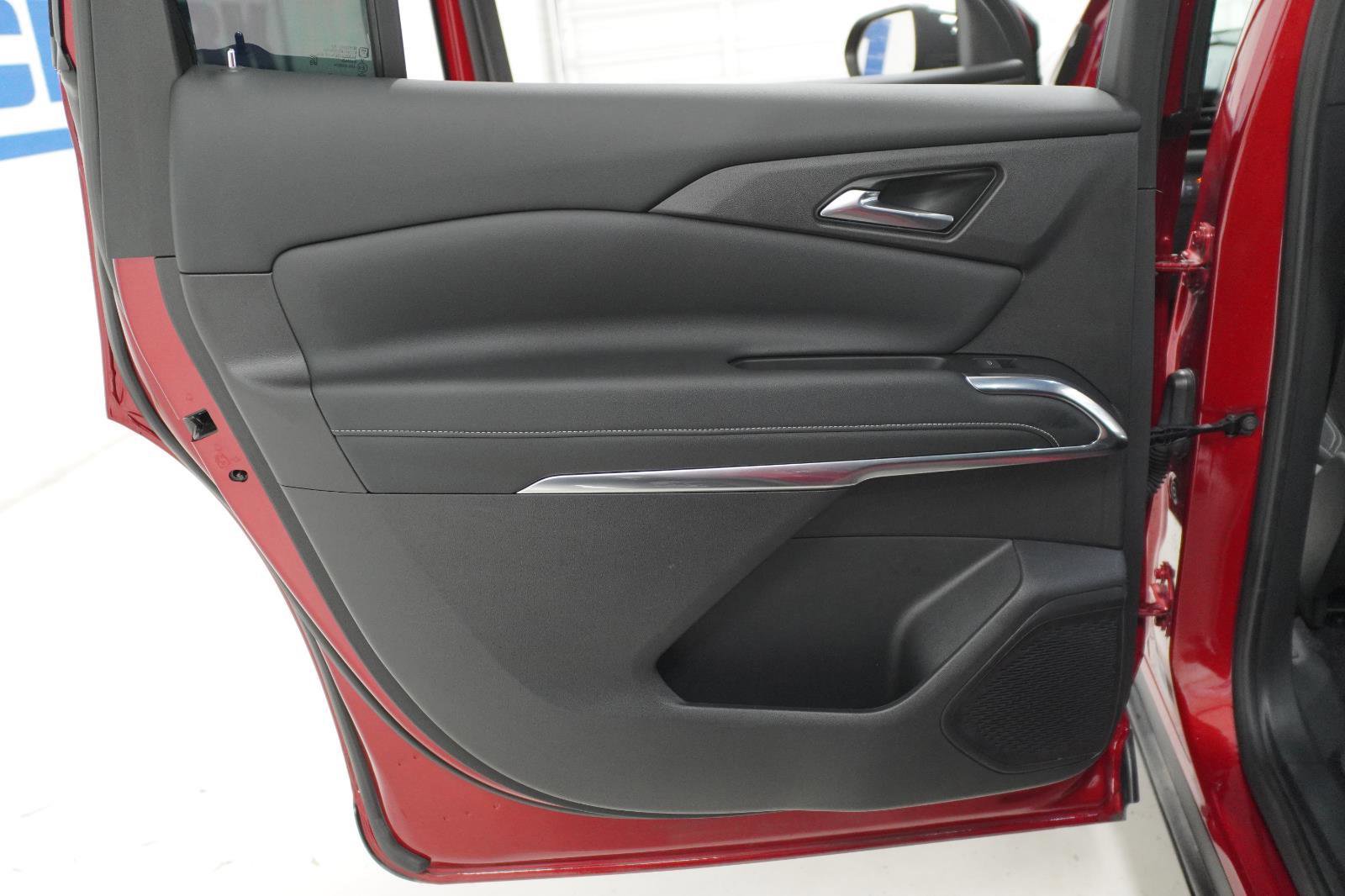 Used 2024 Chevrolet Traverse LT w/ Midnight/Sport Edition image 36