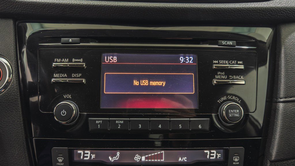 Used 2017 Nissan Rogue SV image 37