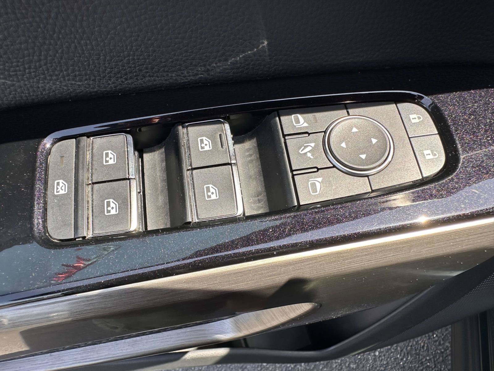 Used 2023 Nissan Pathfinder Platinum AWD/4WD image 10