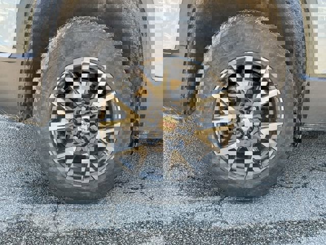 Used 2023 GMC Acadia SLE w/ Driver Convenience Package image 10