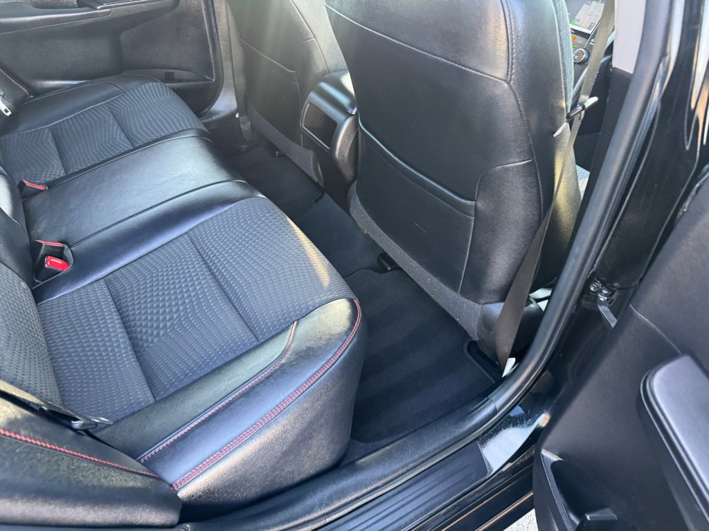 Used 2015 Toyota Camry SE w/ Moonroof Package FWD image 16