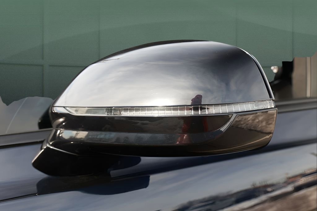 Used 2020 Bentley Bentayga Design Series image 38