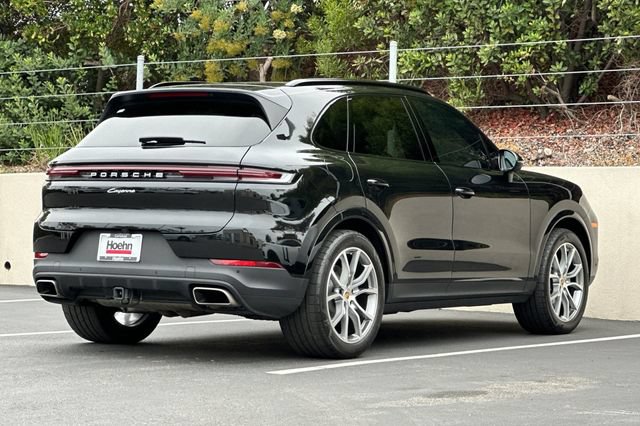 Used 2024 Porsche Cayenne AWD/4WD image 5