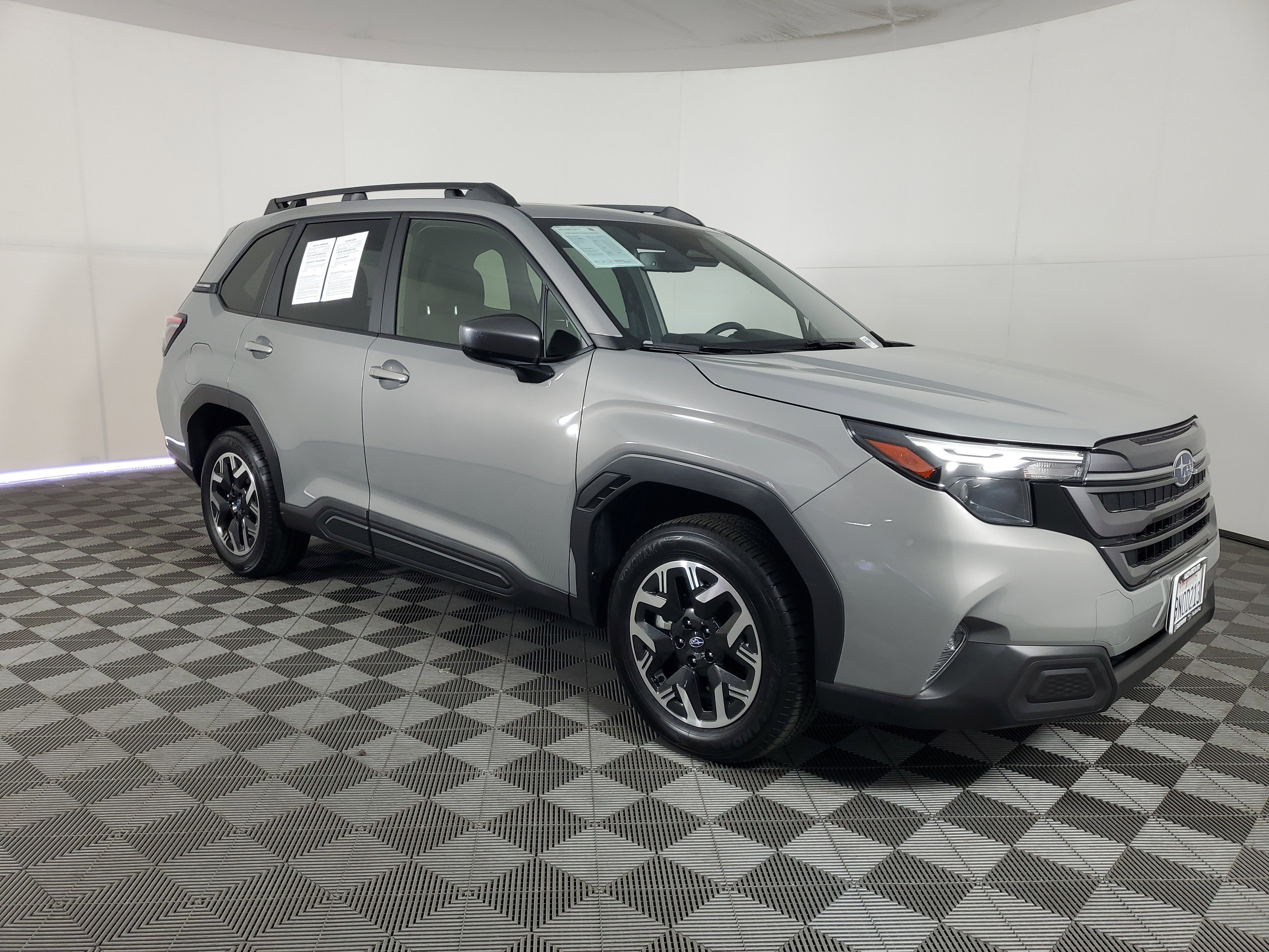 Used 2025 Subaru Forester Premium AWD/4WD image 2
