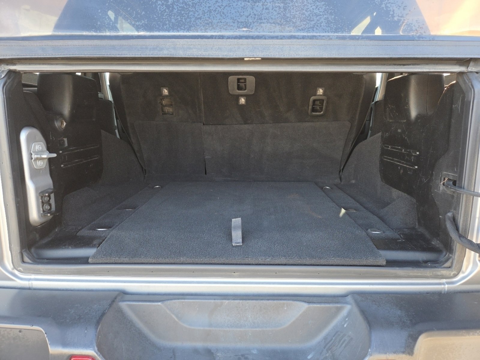 Used 2018 Jeep Wrangler Unlimited Sahara image 19